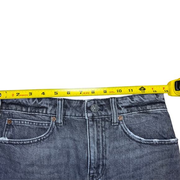 Free People We The Free Bailey Black Acid Wash Denim Mini Skirt Sz 25 Frayed Hem - Picture 5 of 6